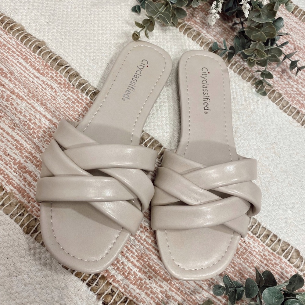 Women’s slip-on sandal